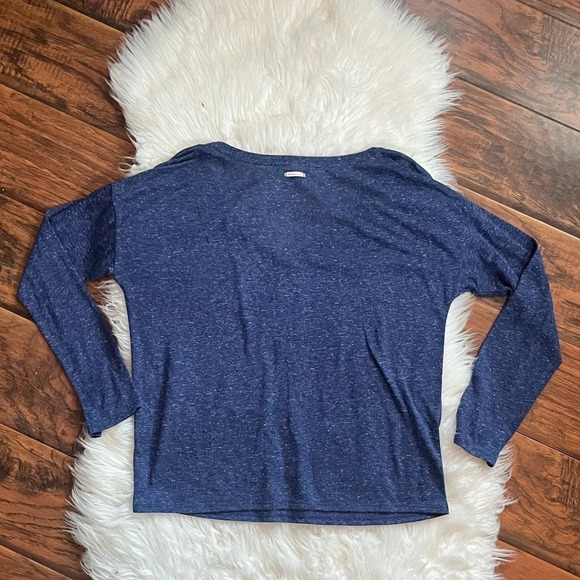 Victoria Secret PINK Blue V Neck LS He Sees You When UR Tweeting Medium - Picture 5 of 9